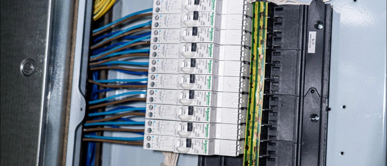 3 phase electrical distribution panel