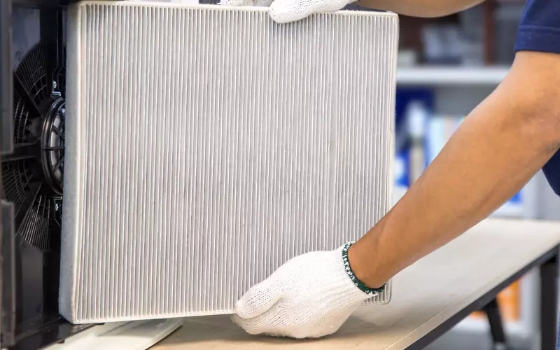 How does the filter affect airflow and sizing requirements